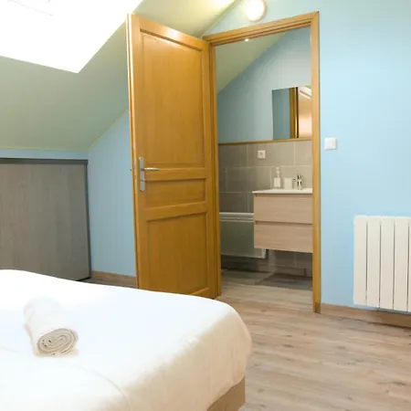 Le Du Centre, Parking Avec Recharge Pour Vehicule Electrique * Avrecourt